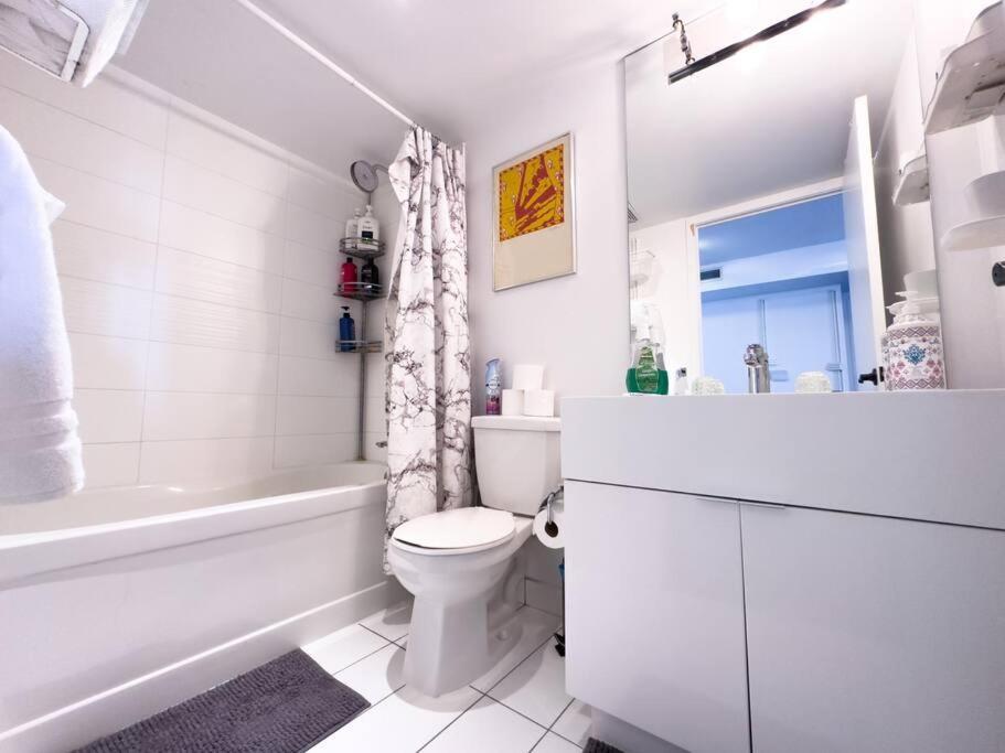 Comfort Two Beds By Cn Tower Rogers Centre Free Parking Apartment Toronto